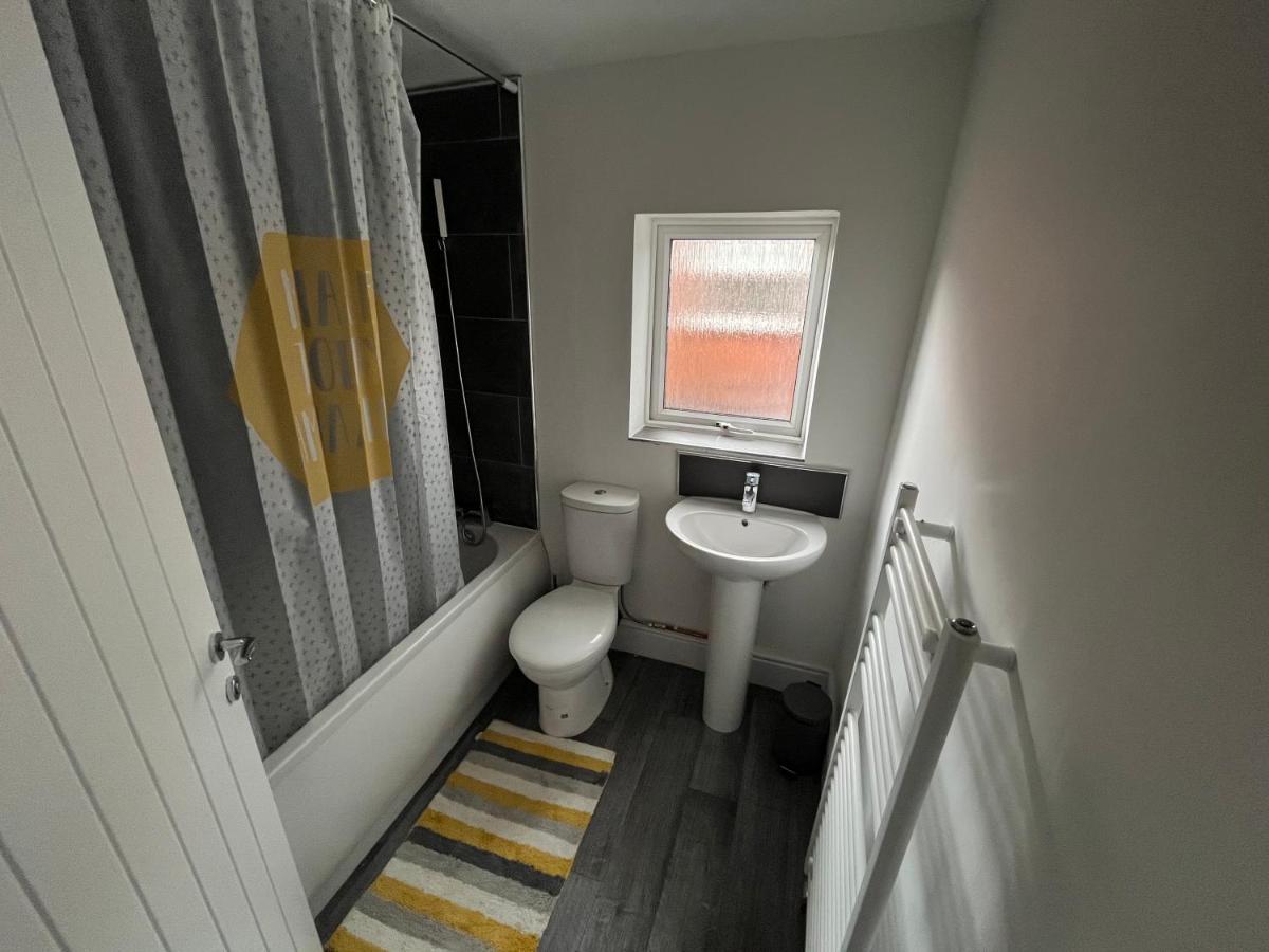Amazing 8 Person 4 Bedroom And 2 Bathroom Mega House! Kingston upon Hull Exterior photo