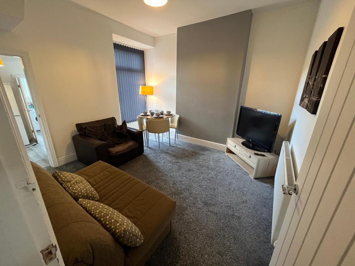 Amazing 8 Person 4 Bedroom And 2 Bathroom Mega House! Kingston upon Hull Exterior photo